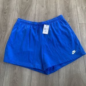 Nike woman’s shorts standard fit mid rise ,color royal blue